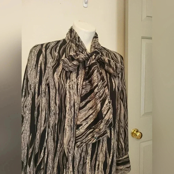 W118 by Walter Baker Geometric Print Black/Tan Blouse with Neck Tie(M)Work Wear - Picture 5 of 8